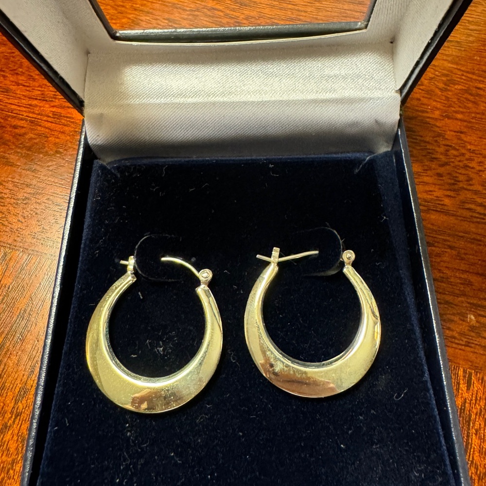 NIB Sterling silver hoop earrings - Picture 2 of 4